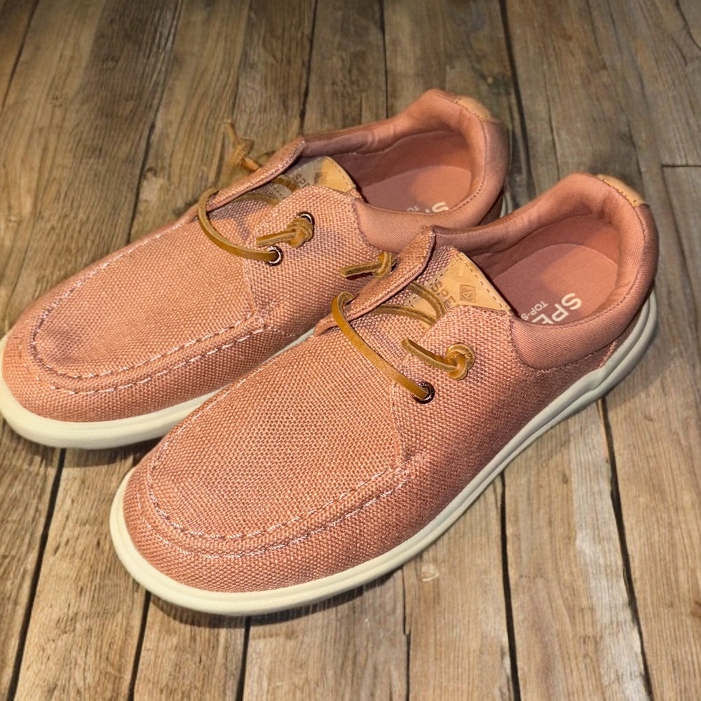 Sperry coral color size 8 women’s !